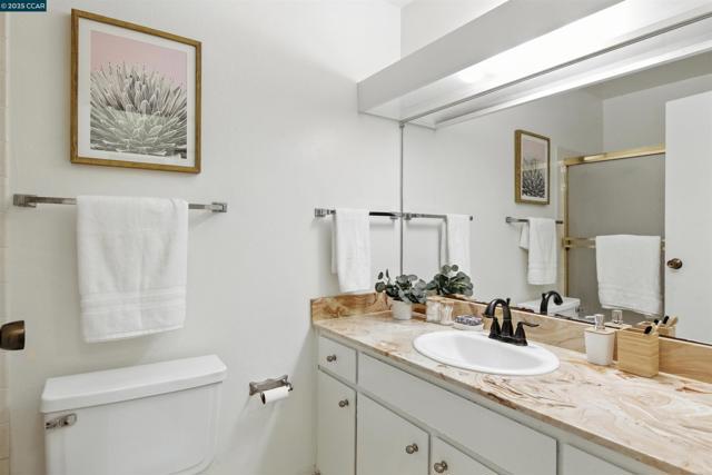 2730 Oak Rd, Walnut Creek CA: https://media.crmls.org/mediaz/7ba004c2-4c15-494d-90e4-24243989cd48.jpg