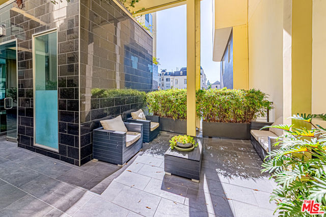 600 S Ridgeley Drive, Los Angeles CA: https://media.crmls.org/mediaz/7ba0cf59-5cf7-4cd6-b4ca-933e7b7a29cb.jpg