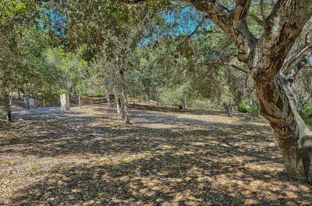 27765 Mesa Del Toro Road, Salinas CA: https://media.crmls.org/mediaz/7ba0f1c3-1490-447b-bb04-61e032991596.jpg