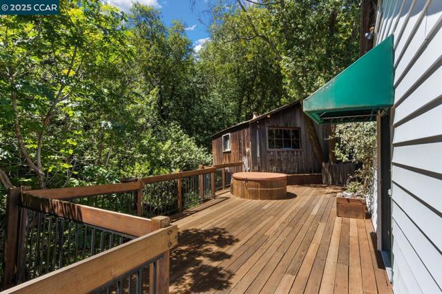 37 La Madronal, Orinda CA: https://media.crmls.org/mediaz/7ba19e5a-36bc-41bc-b8b6-db5eb968a21e.jpg