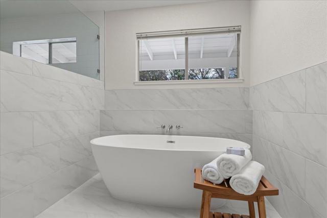 14721 Live Oak Lane, Saratoga CA: https://media.crmls.org/mediaz/7ba21f5a-0912-4692-a129-d3880ee5db71.jpg