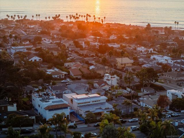 4563 Point Loma Ave, San Diego, California 92107, 5 Bedrooms Bedrooms, ,5 BathroomsBathrooms,Single Family Residence,For Sale,Point Loma Ave,250000258SD