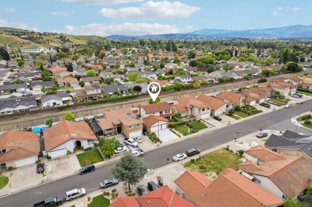 1288 Isengard Court, San Jose CA: https://media.crmls.org/mediaz/7ba267d2-2fd1-4877-b8af-548902f10ad8.jpg