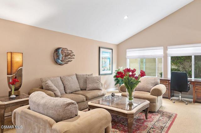 3294 Sierra Drive, Westlake Village CA: https://media.crmls.org/mediaz/7ba269a0-646d-42c2-8a3f-1ede80d09797.jpg