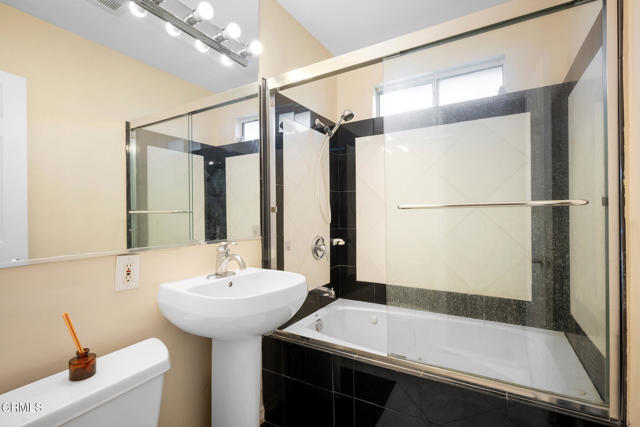 4917 Angeles Crest Highway, La Canada Flintridge CA: https://media.crmls.org/mediaz/7ba2723d-773f-4a44-aa2a-c998915cd124.jpg