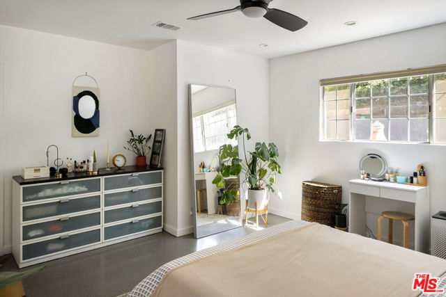 7815 Denivelle Road, Sunland CA: https://media.crmls.org/mediaz/7ba2c86a-e011-4274-8e63-ebb6bc5a1004.jpg