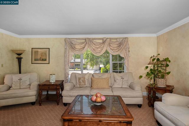 35 Alta Sierra Pl, Alamo CA: https://media.crmls.org/mediaz/7ba3698a-a296-4c31-bae6-0c3bf305c184.jpg