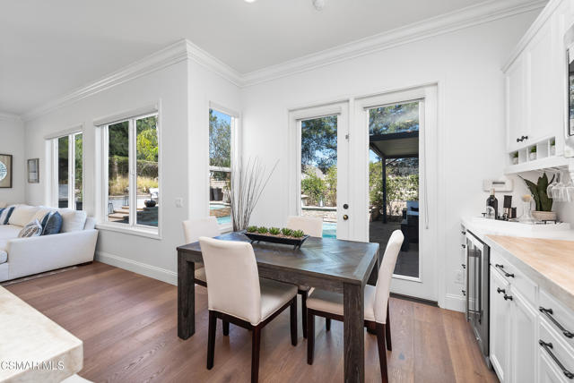 976 Blackbourne, Oak Park CA: https://media.crmls.org/mediaz/7ba3b072-b793-41f5-beb7-e8a09c9911c4.jpg