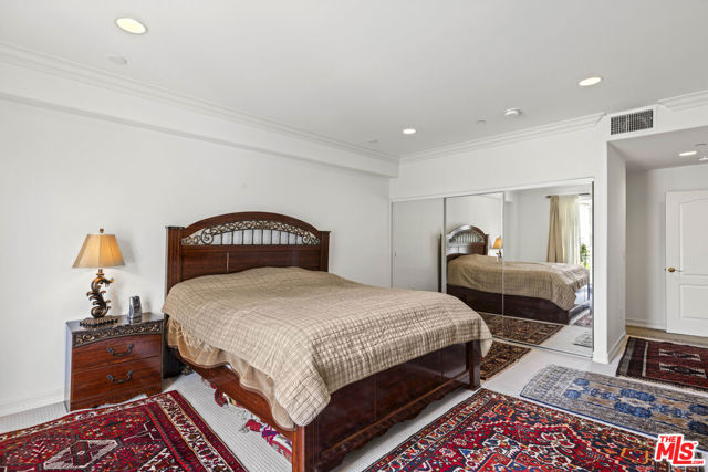 1450 S Beverly Drive, Los Angeles CA: https://media.crmls.org/mediaz/7ba3c9a3-bf87-4e9a-9aa5-309112a4e8d0.jpg