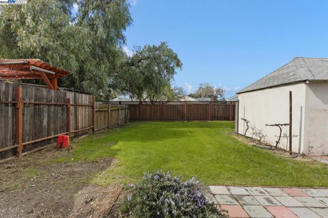 633 N P St, Livermore CA: https://media.crmls.org/mediaz/7ba512ec-8600-45d5-8a40-a9e4ff19a1cd.jpg