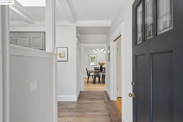 2181 Andrews St, Oakland CA: https://media.crmls.org/mediaz/7ba586f6-f5fa-4b40-bff7-5a47bdc80b6e.jpg