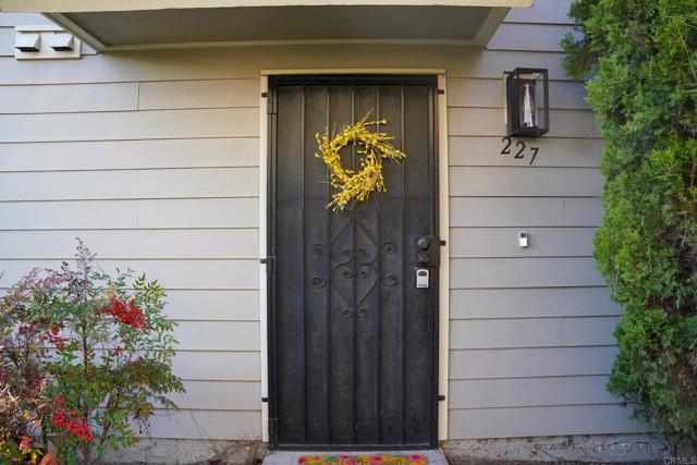 Detail Gallery Image 4 of 43 For 7352 Tooma St #227,  San Diego,  CA 92139 - 3 Beds | 2 Baths