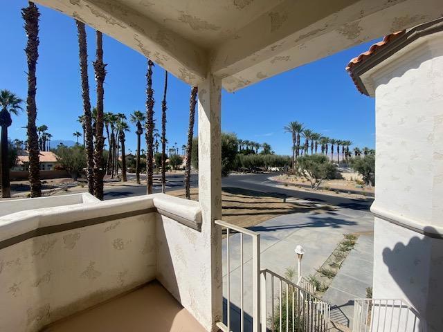551 Desert Falls N Drive, Palm Desert CA: https://media.crmls.org/mediaz/7ba68145-16ee-4cbd-b533-8228966f5ee6.jpg