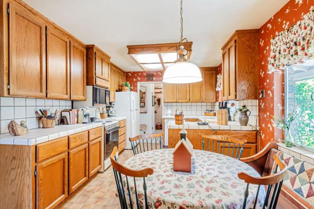 2905 Cambridge Drive, San Jose CA: https://media.crmls.org/mediaz/7ba68f7f-75a5-4e42-88d8-c4289dbbea07.jpg