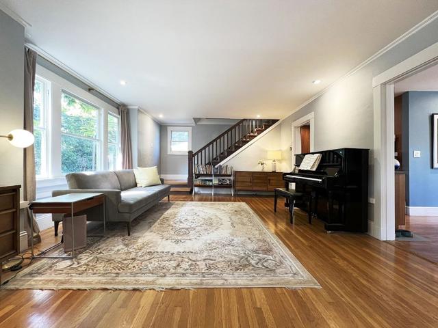 1812 Sanchez Avenue, Burlingame CA: https://media.crmls.org/mediaz/7ba6b474-ce55-4d86-af8e-a902a8d06e80.jpg
