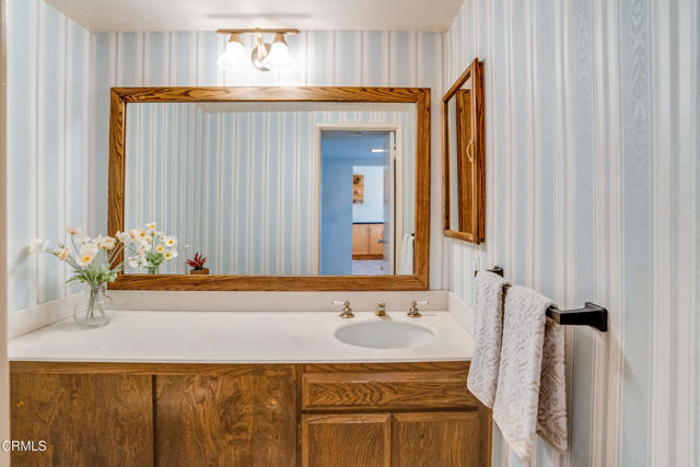 Detail Gallery Image 13 of 52 For 945 Mchugh Ct, Ventura,  CA 93003 - 3 Beds | 2/1 Baths