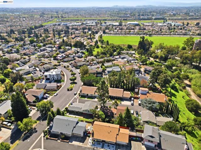 394 Appian Way, Union City CA: https://media.crmls.org/mediaz/7ba78a92-2324-4fc4-a2e8-811715a6c25c.jpg