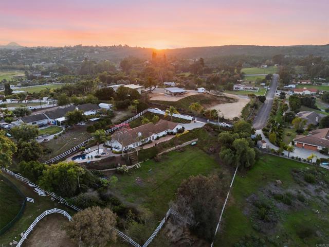 Detail Gallery Image 9 of 31 For 2449 Trails End, Fallbrook,  CA 92028 - 4 Beds | 3 Baths
