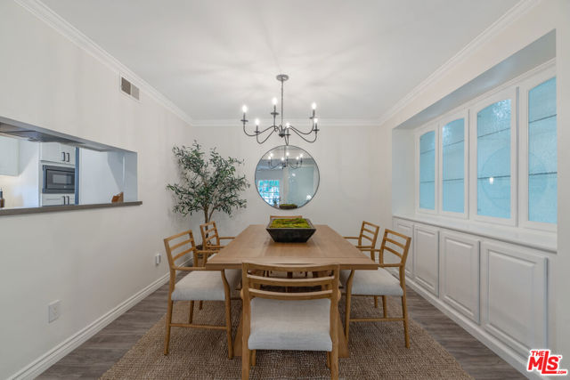 10037 Sunnybrae Avenue, Chatsworth CA: https://media.crmls.org/mediaz/7ba81d01-1791-46cb-b70e-7a3cc2bfaf86.jpg