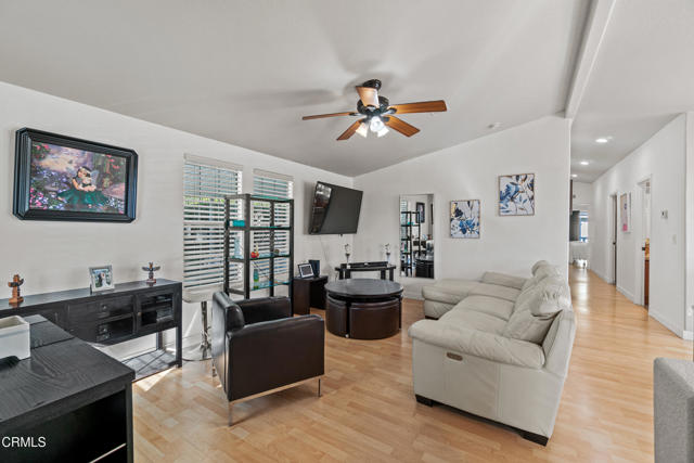 Detail Gallery Image 8 of 40 For 24 via Rosal #24,  Camarillo,  CA 93012 - 2 Beds | 2 Baths