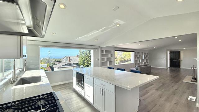 Detail Gallery Image 20 of 74 For 6611 Avenida De Las Pescas, La Jolla,  CA 92037 - 4 Beds | 3 Baths