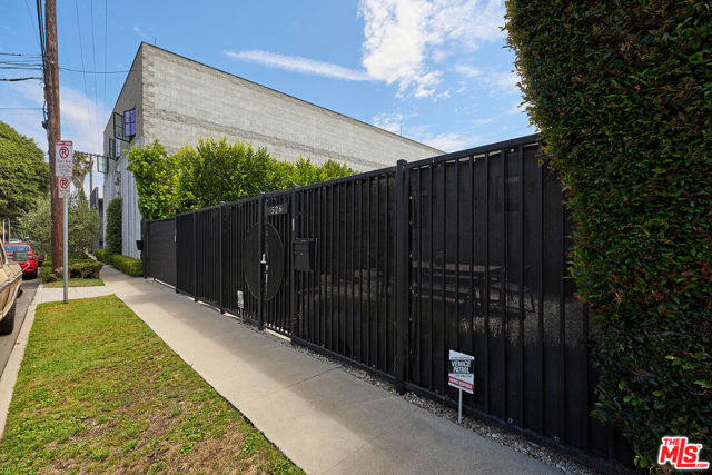 1 Bed Home for Sale in Los Angeles, California