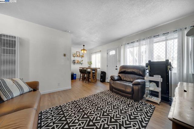 1738 7Th St, Berkeley CA: https://media.crmls.org/mediaz/7ba89659-af2f-4891-b35a-3fd78f2158c1.jpg