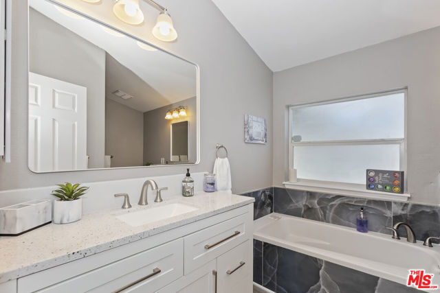 391 Montclair Drive, Big Bear City CA: https://media.crmls.org/mediaz/7ba8d41b-434c-46b1-a1c3-2dcb5229c070.jpg