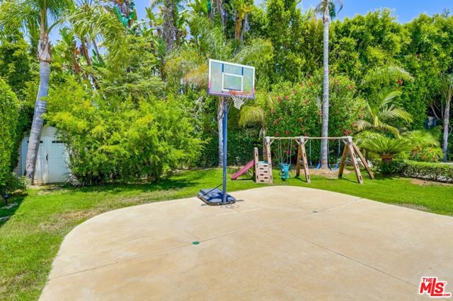 114 S Layton Drive, Los Angeles CA: https://media.crmls.org/mediaz/7ba96ec3-32ef-49cf-a48f-d7ad0234a759.jpg