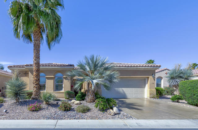 81438 Avenida Altamira, Indio CA: https://media.crmls.org/mediaz/7baa664f-c8c5-4127-8cc6-227c2935243c.jpg