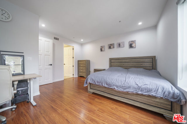 1401 S St Andrews Place, Los Angeles CA: https://media.crmls.org/mediaz/7baacb09-7a8a-4e76-8c9a-43bb5a64e46c.jpg