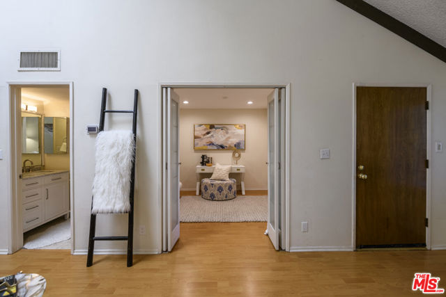 4628 Maytime Lane, Culver City CA: https://media.crmls.org/mediaz/7bab2e53-14df-4b47-8bb4-7f74ff51094a.jpg