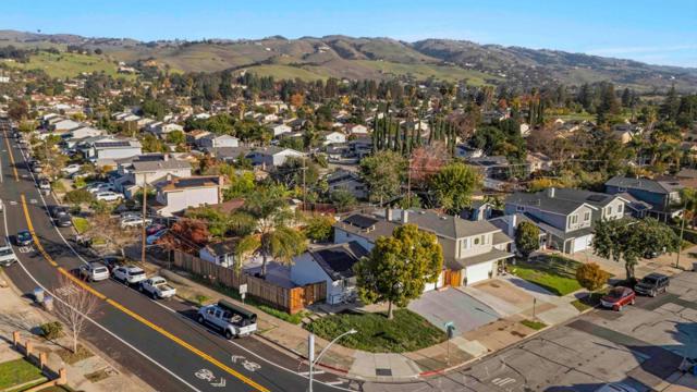 1702 Mount Rushmore Drive, San Jose CA: https://media.crmls.org/mediaz/7bab702b-52a0-4aad-a25b-35f819667532.jpg