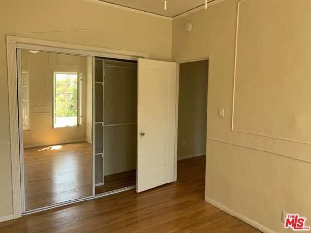 802 N Sweetzer Avenue, Los Angeles CA: https://media.crmls.org/mediaz/7babcfae-a800-4c3a-abde-6a4a656432d3.jpg