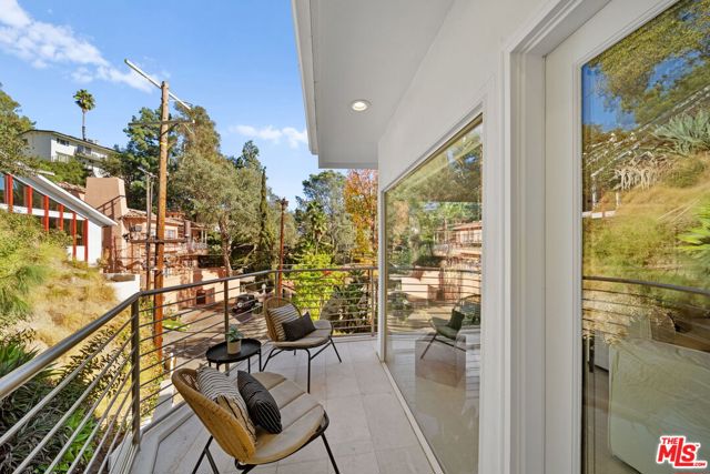 3111 Belden Drive, Los Angeles CA: https://media.crmls.org/mediaz/7babe426-55cd-4327-ae0d-49d0868d929a.jpg
