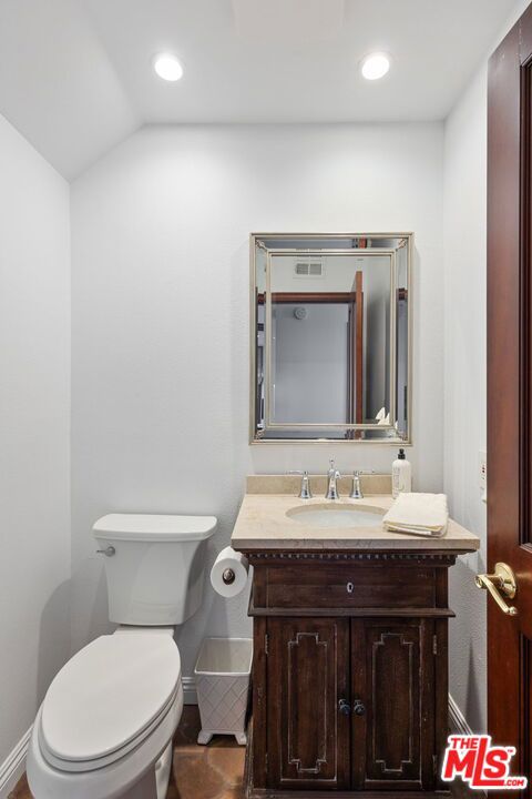24464 Park Granada, Calabasas CA: https://media.crmls.org/mediaz/7bac0913-920e-4ad9-b2c4-adbc011fe52b.jpg