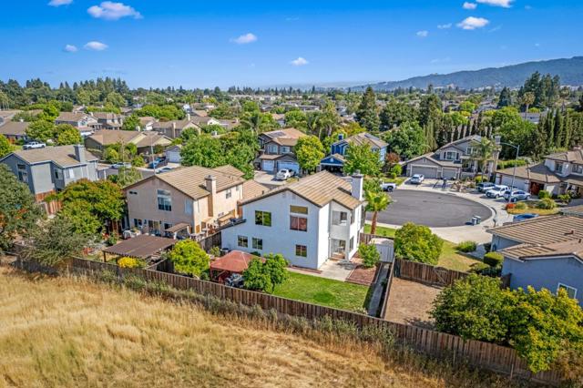 9082 Spencer Court, Gilroy CA: https://media.crmls.org/mediaz/7bac211a-5724-472b-a1e6-a56fe5c332e9.jpg
