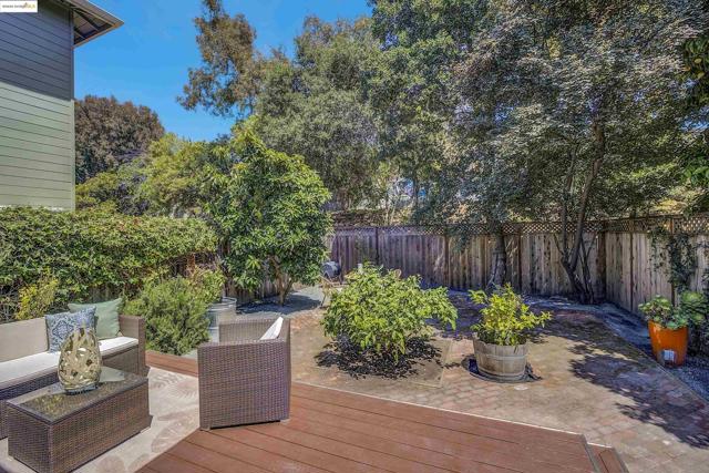 3034 Martin Luther King Jr Way, Oakland CA: https://media.crmls.org/mediaz/7bac985e-9d83-457e-9571-1945c8907266.jpg