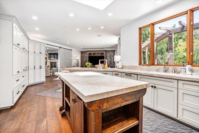 25926 Puerta Del Cajon, Monterey CA: https://media.crmls.org/mediaz/7bacc456-40d5-4591-bddf-974d0c6ecd74.jpg