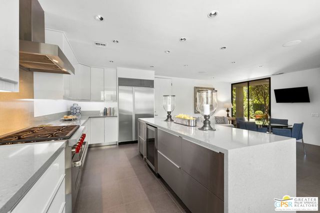 1860 Via Isla, Palm Springs CA: https://media.crmls.org/mediaz/7bad62ac-ed8b-489d-bd97-c912c2c462cb.jpg