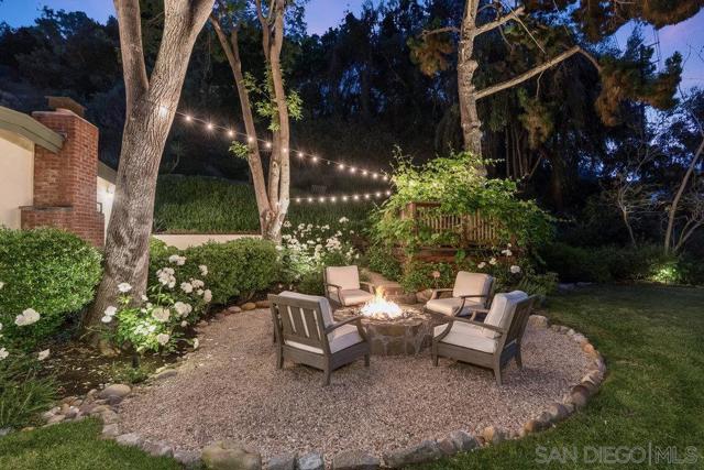 15035 El Camino Real, Del Mar CA: https://media.crmls.org/mediaz/7bad7b97-4fd2-42b6-87c2-8e06f86e5bf2.jpg