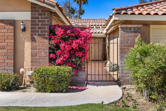 428 Sierra Madre S, Palm Desert CA: https://media.crmls.org/mediaz/7bad8f53-f2e6-42e2-a5a1-203b081737a1.jpg