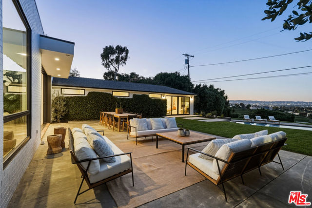 6321 Riggs Place, Los Angeles CA: https://media.crmls.org/mediaz/7bae679d-8c55-4850-ac08-54d1f705d32f.jpg