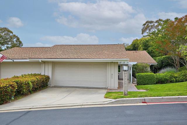 2162 Caminito Circulo Sur, La Jolla CA: https://media.crmls.org/mediaz/7baf6225-a78b-422f-bdeb-431107562b8b.jpg