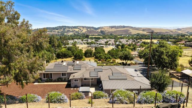 19541 Almaden Road, San Jose CA: https://media.crmls.org/mediaz/7baf7486-08d9-43be-88b8-5744679e438d.jpg