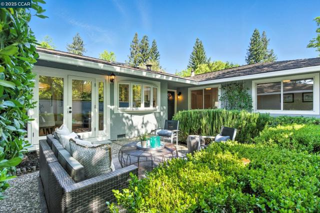 575 Old Orchard Dr, Danville CA: https://media.crmls.org/mediaz/7bb0057e-54e8-4ba7-936d-f6688693ccd9.jpg