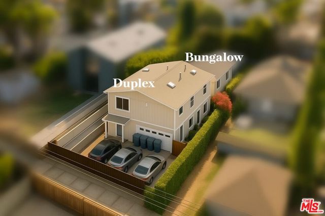 643 Santa Clara Avenue, Venice CA: https://media.crmls.org/mediaz/7bb06103-0cb8-425e-aa77-92075841ccda.jpg