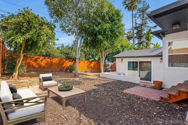 423 Alvarado Ter, Vista CA: https://media.crmls.org/mediaz/7bb07f7d-9c30-48d6-9de5-9595adcfdee2.jpg