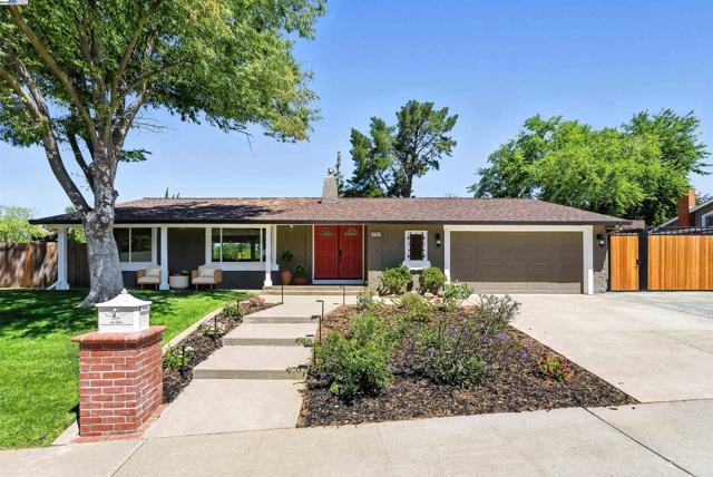 5701 Lewis Way, Concord CA: https://media.crmls.org/mediaz/7bb11138-4d1e-4580-8074-36162d77a763.jpg