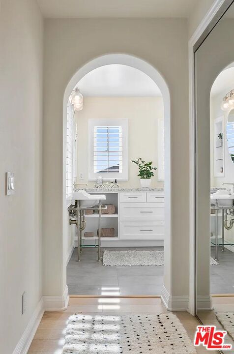 2584 Bungalow Place, Corona del Mar CA: https://media.crmls.org/mediaz/7bb129f0-a6c4-4572-a0cb-18443331c0fb.jpg